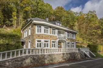 Mooi vakantiehuis in Ardense steen voor 19/20 personen in Daverdisse (Ardennen)