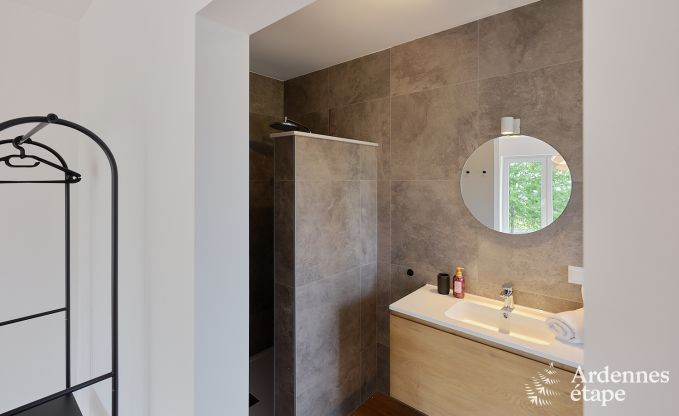 Moderne vakantiewoning voor 10 personen in Amel met 4 slaapkamers, 5 badkamers, sauna, fitnessruimte, speelkamer en privtuin