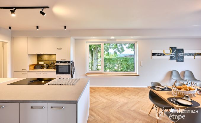 Moderne vakantiewoning voor 10 personen in Amel met 4 slaapkamers, 5 badkamers, sauna, fitnessruimte, speelkamer en privtuin