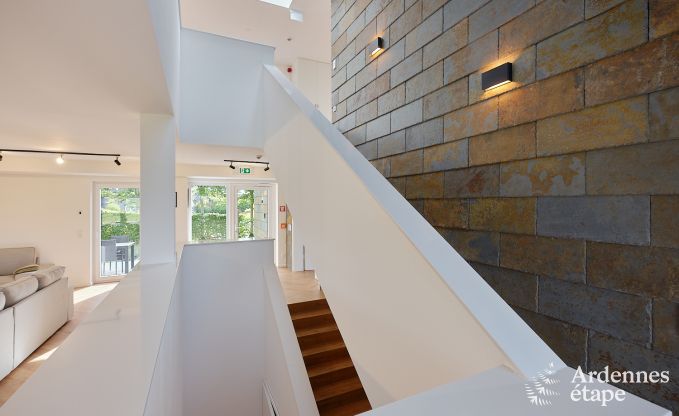 Moderne vakantiewoning voor 10 personen in Amel met 4 slaapkamers, 5 badkamers, sauna, fitnessruimte, speelkamer en privtuin