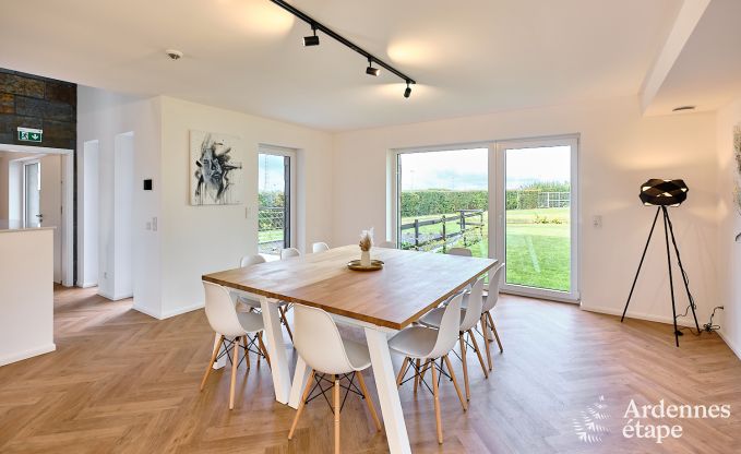 Moderne vakantiewoning voor 10 personen in Amel met 4 slaapkamers, 5 badkamers, sauna, fitnessruimte, speelkamer en privtuin
