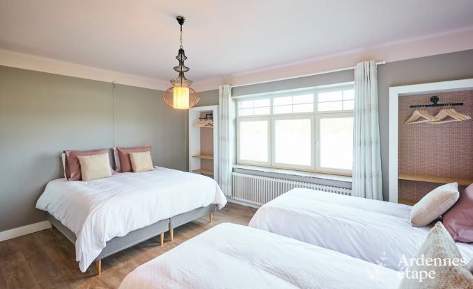 Luxevilla met zwembad en tennisbaan voor 14 personen in Anh�e, gelegen in de vallei van de Molign�e