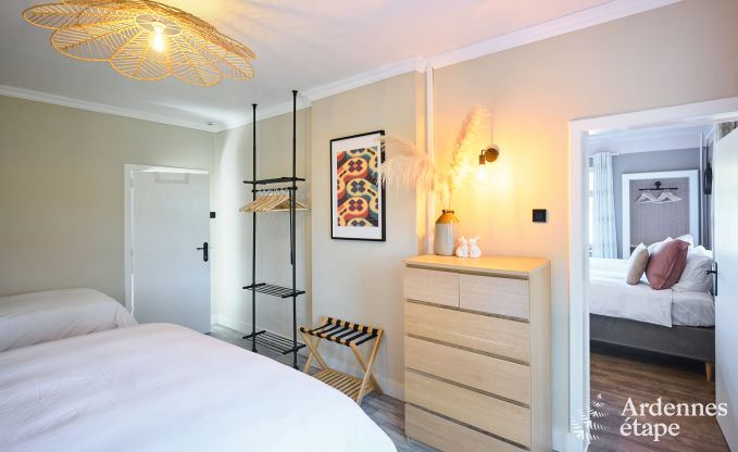 Luxevilla met zwembad en tennisbaan voor 14 personen in Anh�e, gelegen in de vallei van de Molign�e