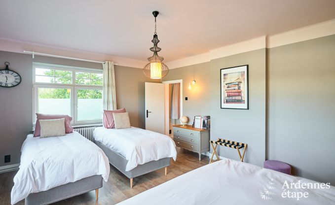 Luxevilla met zwembad en tennisbaan voor 14 personen in Anh�e, gelegen in de vallei van de Molign�e