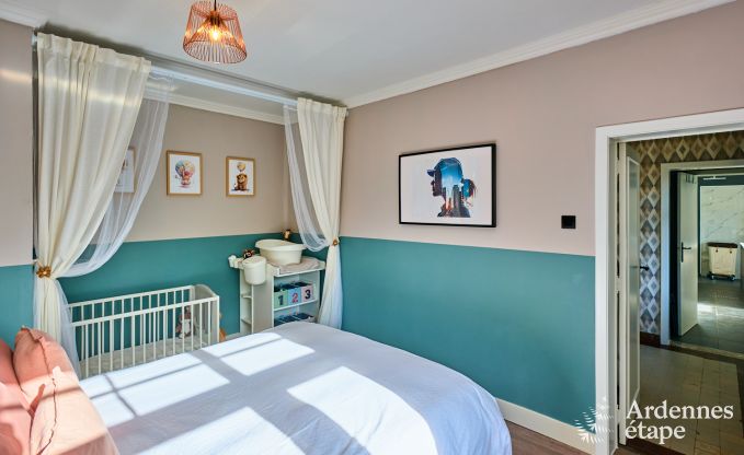 Luxevilla met zwembad en tennisbaan voor 14 personen in Anh�e, gelegen in de vallei van de Molign�e