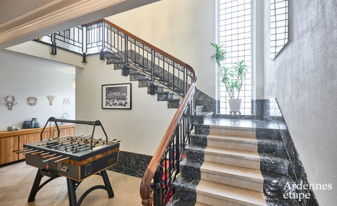 Luxevilla met zwembad en tennisbaan voor 14 personen in Anh�e, gelegen in de vallei van de Molign�e