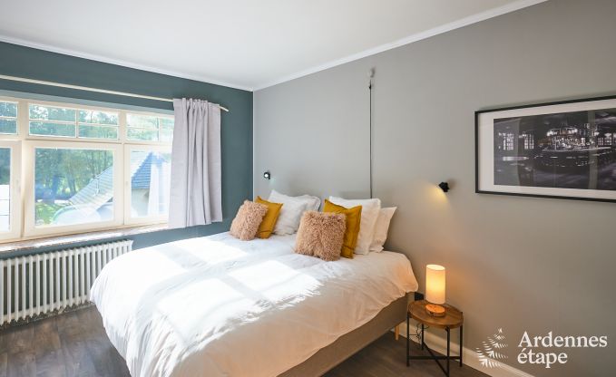 Luxevilla met zwembad en tennisbaan voor 14 personen in Anh�e, gelegen in de vallei van de Molign�e