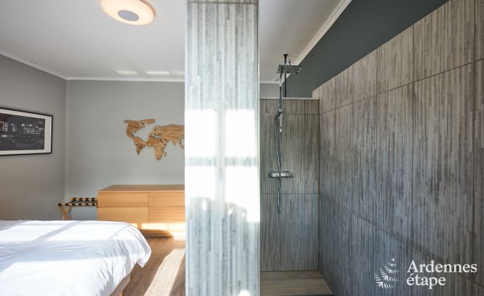 Luxevilla met zwembad en tennisbaan voor 14 personen in Anh�e, gelegen in de vallei van de Molign�e