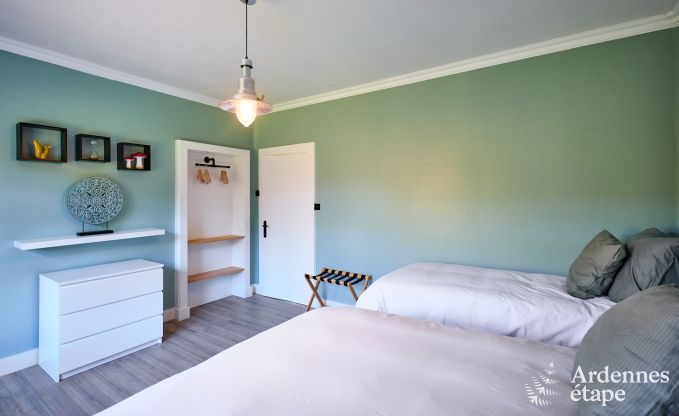 Luxevilla met zwembad en tennisbaan voor 14 personen in Anh�e, gelegen in de vallei van de Molign�e