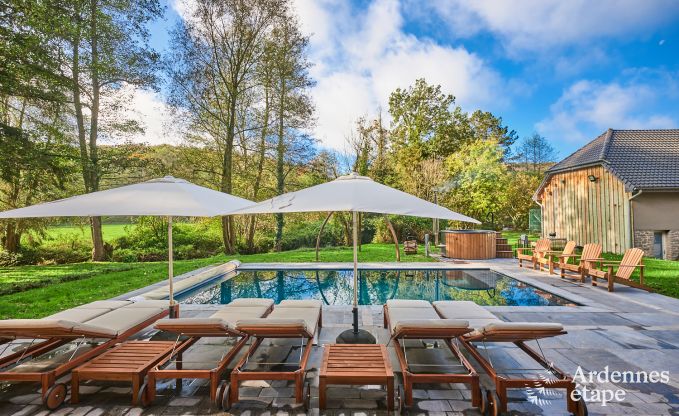 Luxevilla met zwembad en tennisbaan voor 14 personen in Anh�e, gelegen in de vallei van de Molign�e