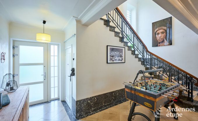 Luxevilla met zwembad en tennisbaan voor 14 personen in Anh�e, gelegen in de vallei van de Molign�e