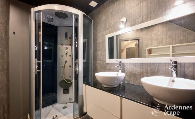 Charmante vakantiewoning in Anthisnes: 8 personen, verwarmd zwembad, 4 slaapkamers, huisdiervriendelijk