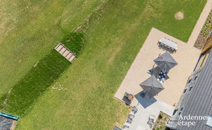 Ruime vakantiewoning aan het water in Aubel voor 21 personen met 9 slaap- en badkamers, binnenzwembad en priv�tuin