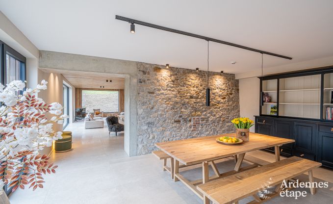 Ruime vakantiewoning aan het water in Aubel voor 21 personen met 9 slaap- en badkamers, binnenzwembad en priv�tuin