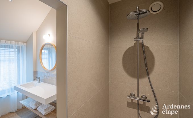 Ruime vakantiewoning aan het water in Aubel voor 21 personen met 9 slaap- en badkamers, binnenzwembad en priv�tuin