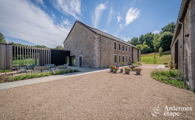 Ruime vakantiewoning aan het water in Aubel voor 21 personen met 9 slaap- en badkamers, binnenzwembad en priv�tuin