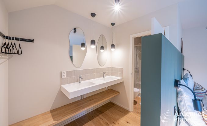 Ruime vakantiewoning aan het water in Aubel voor 21 personen met 9 slaap- en badkamers, binnenzwembad en priv�tuin