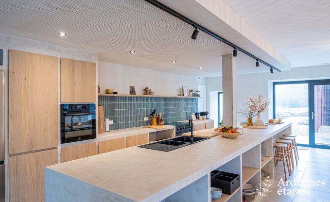 Ruime vakantiewoning aan het water in Aubel voor 21 personen met 9 slaap- en badkamers, binnenzwembad en priv�tuin