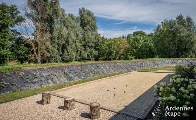 Ruime vakantiewoning aan het water in Aubel voor 21 personen met 9 slaap- en badkamers, binnenzwembad en priv�tuin