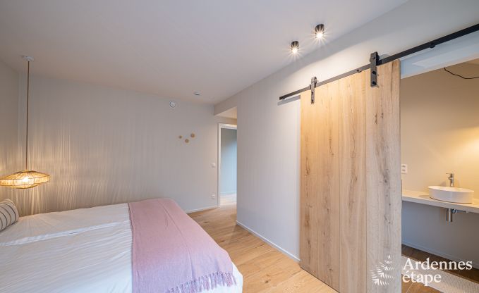 Ruime vakantiewoning aan het water in Aubel voor 21 personen met 9 slaap- en badkamers, binnenzwembad en priv�tuin