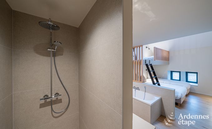 Ruime vakantiewoning aan het water in Aubel voor 21 personen met 9 slaap- en badkamers, binnenzwembad en priv�tuin