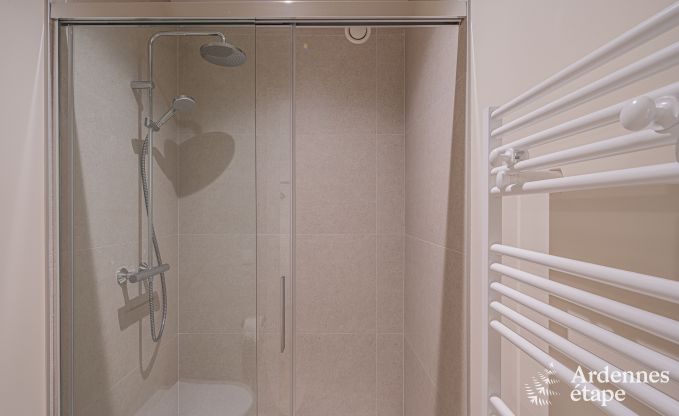 Ruime vakantiewoning aan het water in Aubel voor 21 personen met 9 slaap- en badkamers, binnenzwembad en priv�tuin