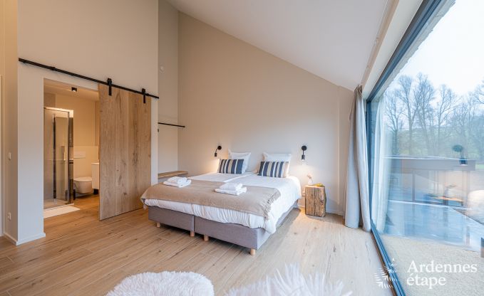 Ruime vakantiewoning aan het water in Aubel voor 21 personen met 9 slaap- en badkamers, binnenzwembad en priv�tuin