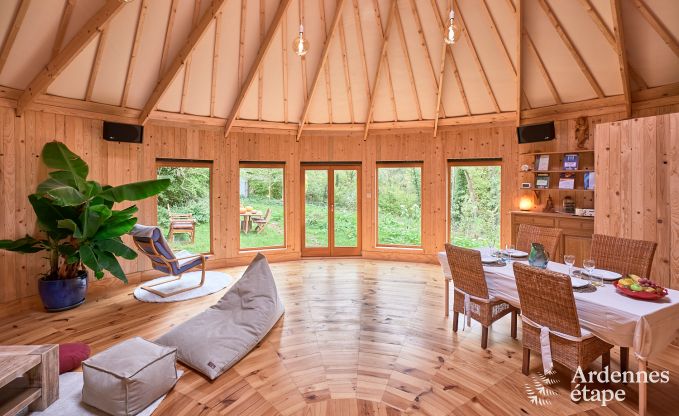 Ruime yurt voor 4 personen in Aywaille met houtpelletkachel en priv�tuin met terras