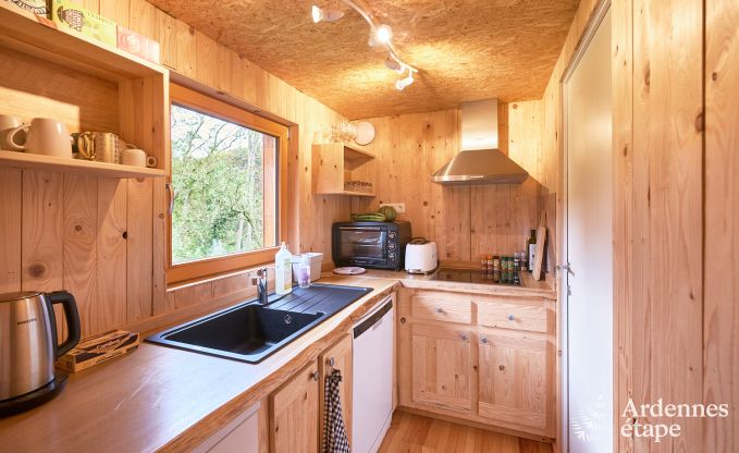 Ruime yurt voor 4 personen in Aywaille met houtpelletkachel en priv�tuin met terras