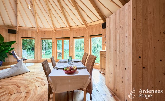 Ruime yurt voor 4 personen in Aywaille met houtpelletkachel en priv�tuin met terras