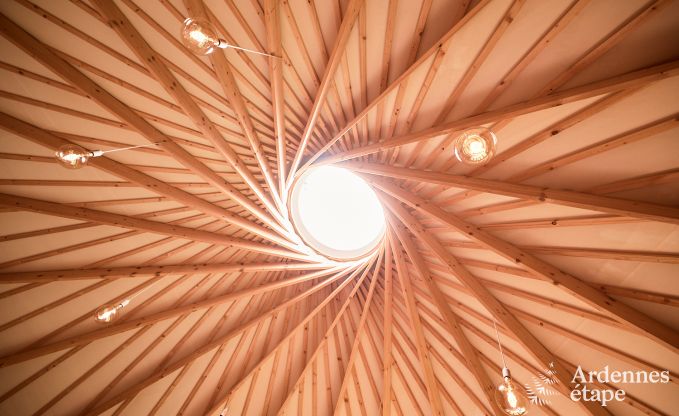 Ruime yurt voor 4 personen in Aywaille met houtpelletkachel en priv�tuin met terras