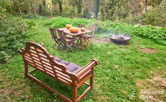 Ruime yurt voor 4 personen in Aywaille met houtpelletkachel en priv�tuin met terras