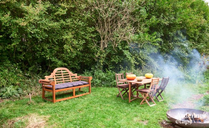 Ruime yurt voor 4 personen in Aywaille met houtpelletkachel en priv�tuin met terras