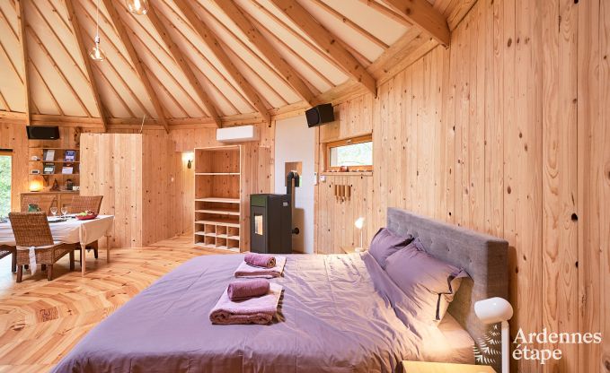 Ruime yurt voor 4 personen in Aywaille met houtpelletkachel en priv�tuin met terras