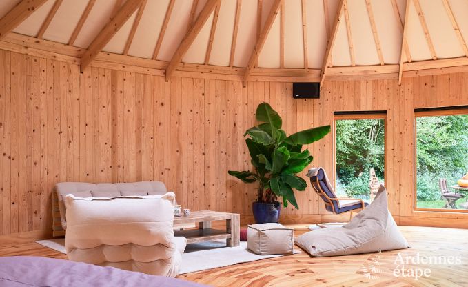 Ruime yurt voor 4 personen in Aywaille met houtpelletkachel en priv�tuin met terras