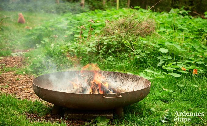 Ruime yurt voor 4 personen in Aywaille met houtpelletkachel en priv�tuin met terras