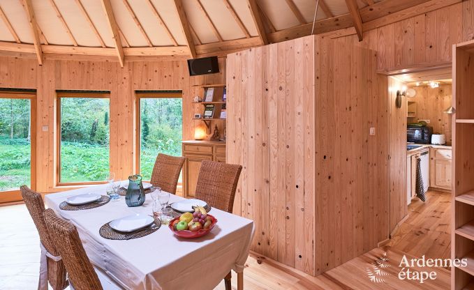 Ruime yurt voor 4 personen in Aywaille met houtpelletkachel en priv�tuin met terras