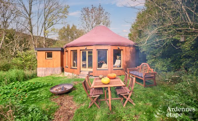 Ruime yurt voor 4 personen in Aywaille met houtpelletkachel en priv�tuin met terras