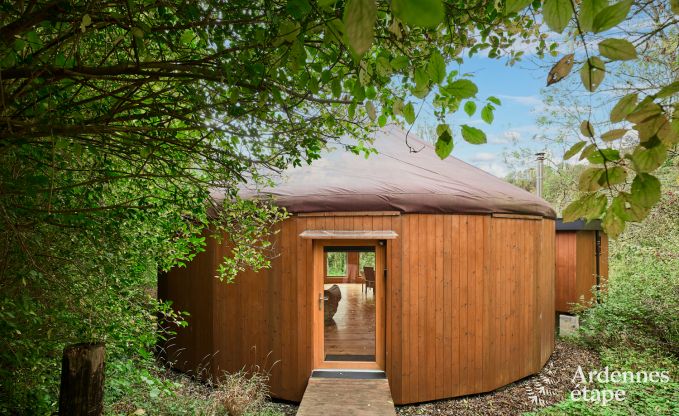 Ruime yurt voor 4 personen in Aywaille met houtpelletkachel en priv�tuin met terras