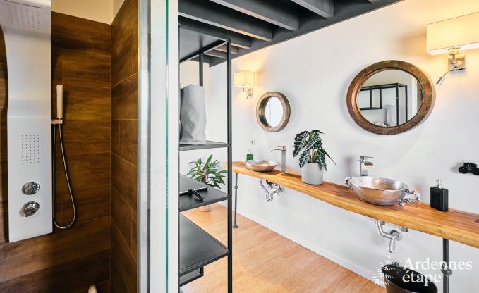 Ruime villa voor 9 personen in Baillonville met binnenzwembad en jacuzzi