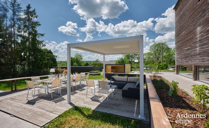 Ruime villa voor 9 personen in Baillonville met binnenzwembad en jacuzzi