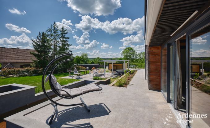 Ruime villa voor 9 personen in Baillonville met binnenzwembad en jacuzzi