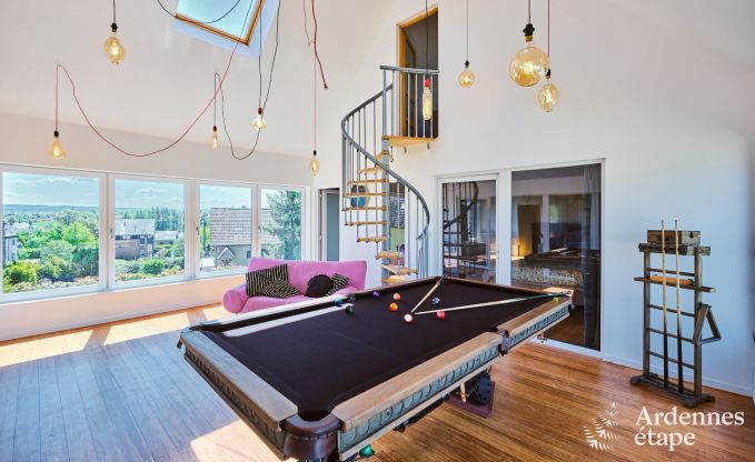 Ruime villa voor 9 personen in Baillonville met binnenzwembad en jacuzzi