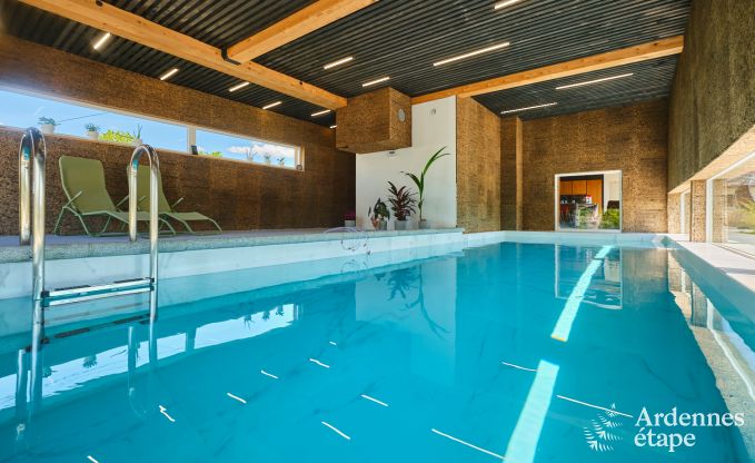 Ruime villa voor 9 personen in Baillonville met binnenzwembad en jacuzzi