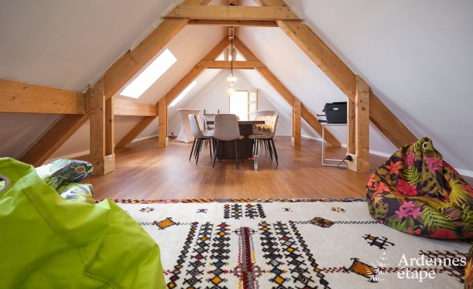 Ruime villa voor 9 personen in Baillonville met binnenzwembad en jacuzzi