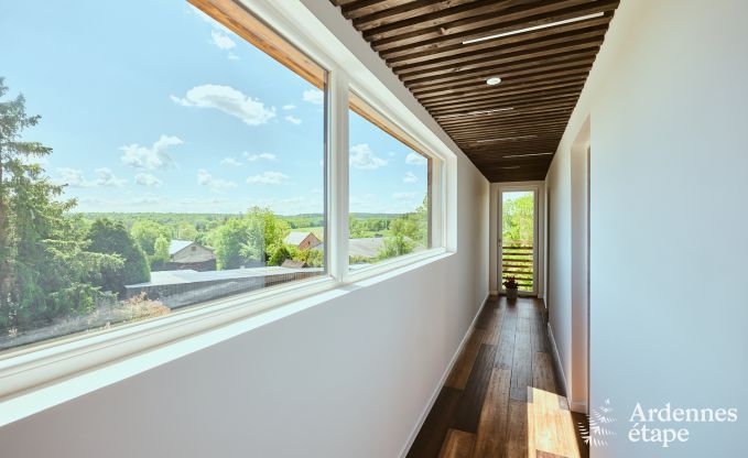 Ruime villa voor 9 personen in Baillonville met binnenzwembad en jacuzzi