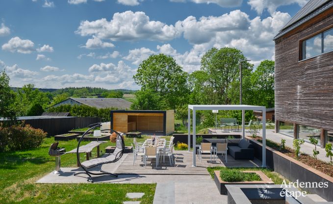 Ruime villa voor 9 personen in Baillonville met binnenzwembad en jacuzzi