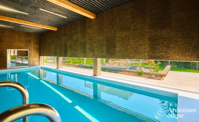 Ruime villa voor 9 personen in Baillonville met binnenzwembad en jacuzzi
