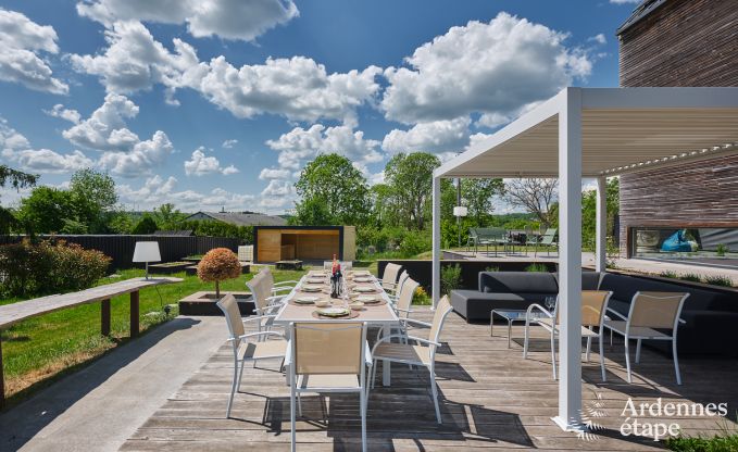 Ruime villa voor 9 personen in Baillonville met binnenzwembad en jacuzzi