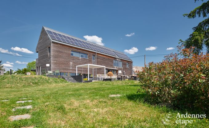 Ruime villa voor 9 personen in Baillonville met binnenzwembad en jacuzzi